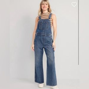 Wide leg, Cropped Overalls Old Navy Size 6